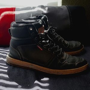 Pair of Levi's shoes Men's size 8.5 Color:Black/khaki